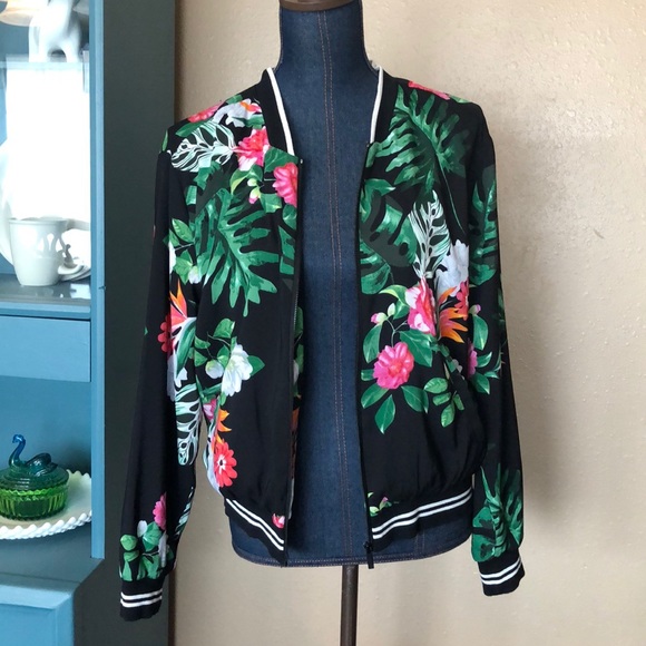 Vince Camuto Palm Jacket - Picture 3 of 8